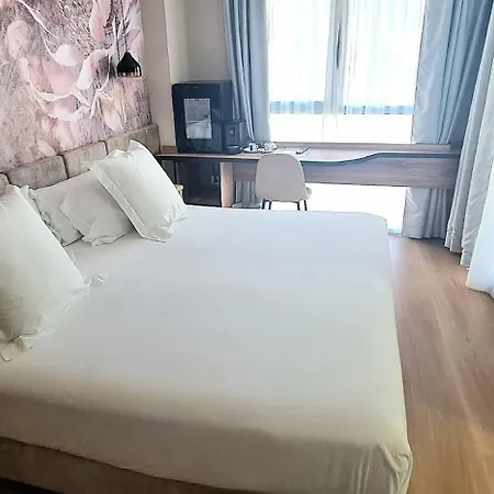 Moma Centro Hotell Villanueva De La Serena